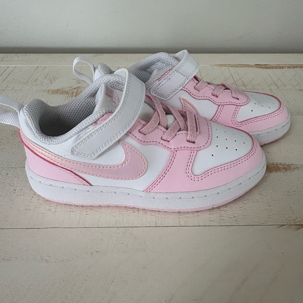 NWOT Nike Kids Court Borough Low Top